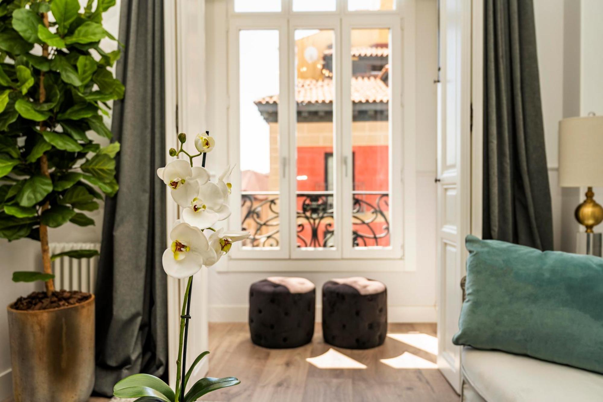 1915 Private Apartment